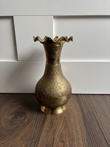 Messingvase mit pflanzenmotiv - mit,